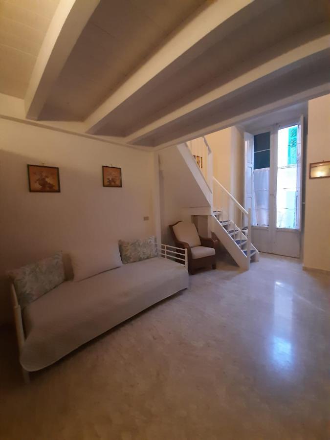 Holiday House Nel Cuore Di Bari Exteriör bild